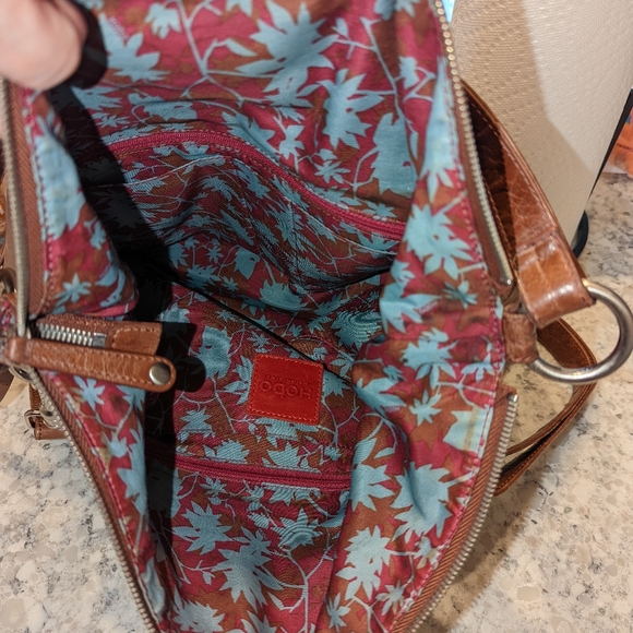 HOBO Quinn Crossbody - Picture 5 of 9
